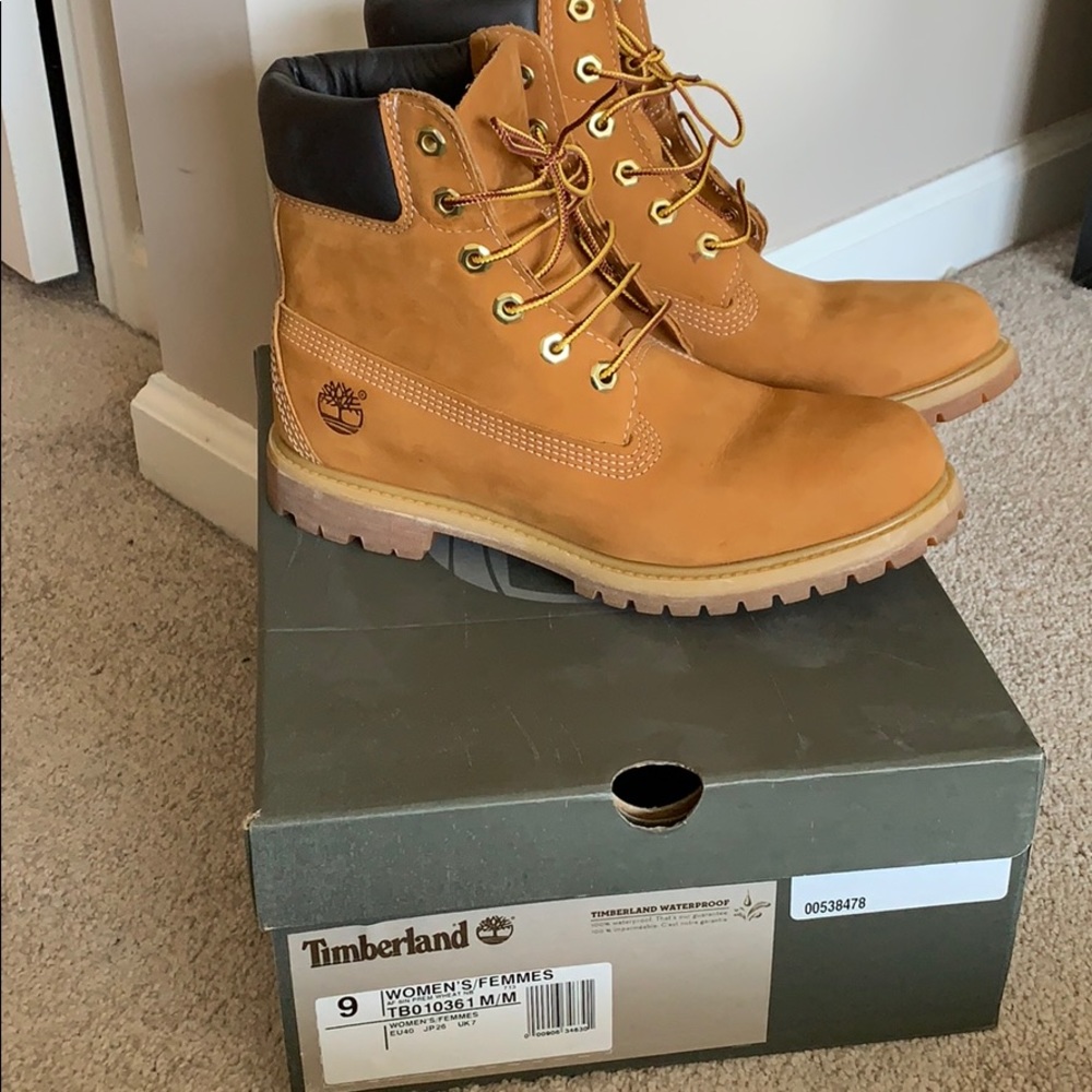 women’s timberlands size 9. Only worn twice!
